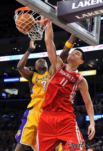 姚明爆扣Lamar Odom.jpg