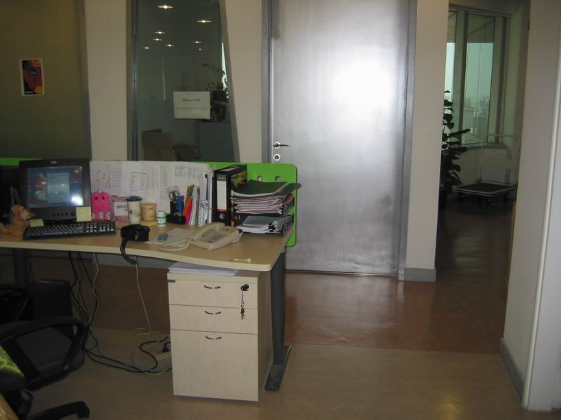 640701-Resize of office1.JPG