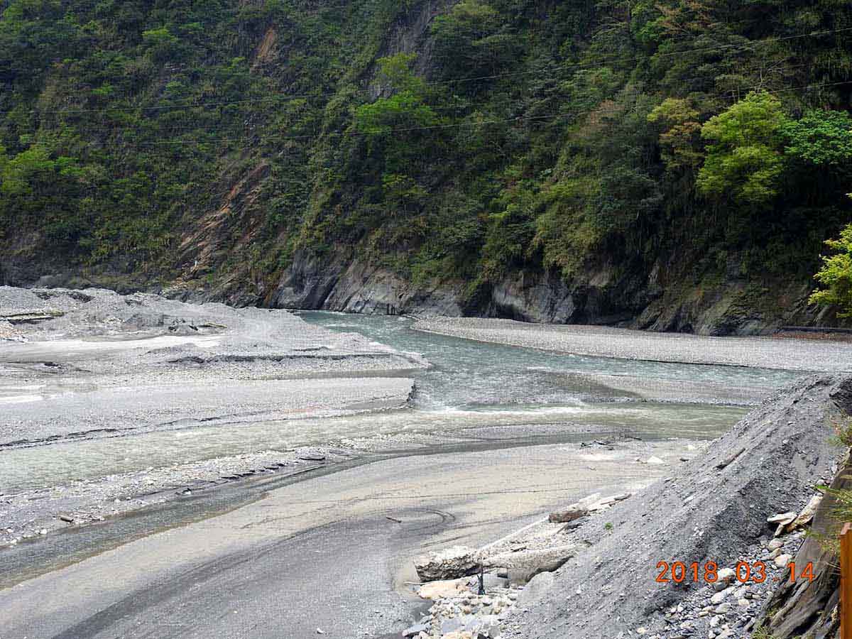 遠看丹大溪與濁水溪合流.JPG