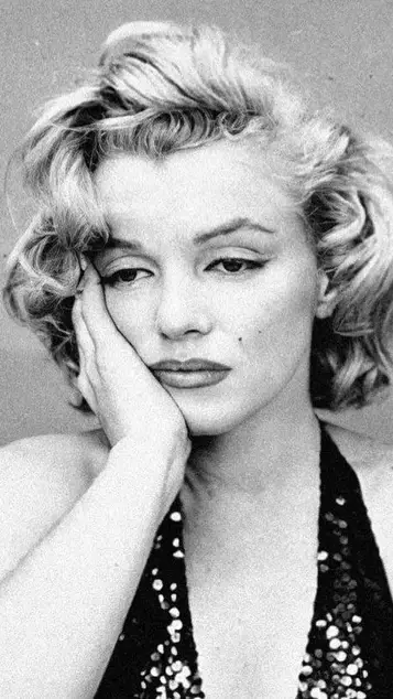 marilyn-monroe-abandoning-her-signature-smile-with-her-v0-27c1kbn8ewpb1.webp