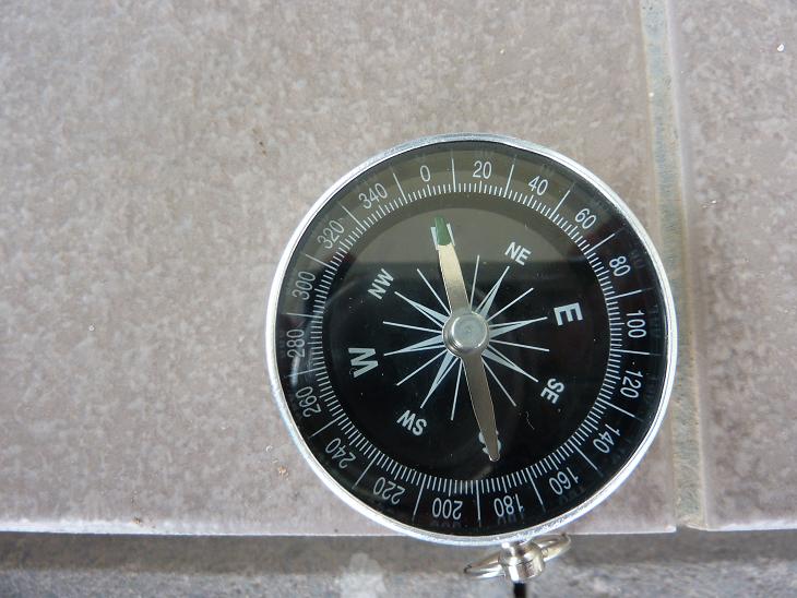 P1050422compass2.JPG