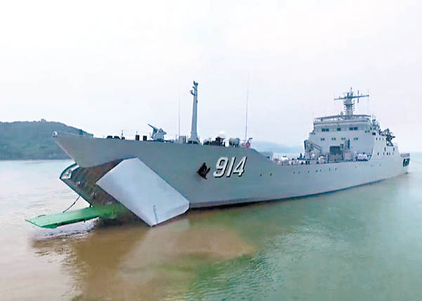 914坦克登陸艦--武夷山號.jpg