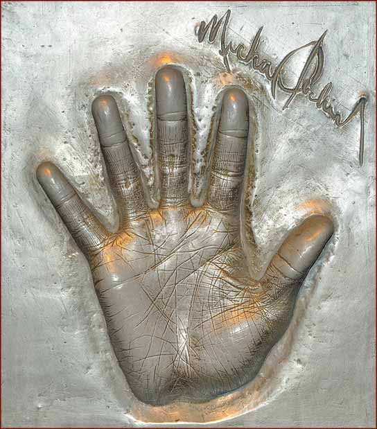 michael-jackson-hand-cast-2.jpg
