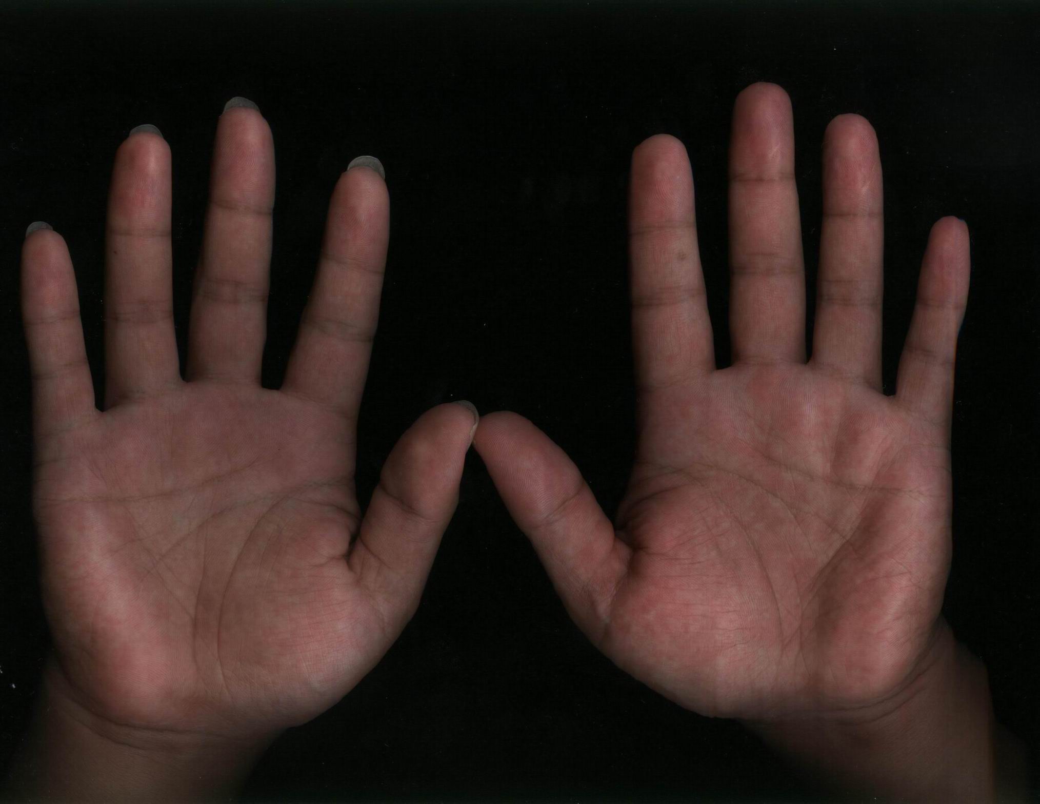 673928-hands.jpg